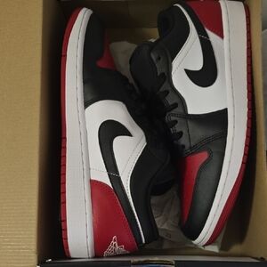 Jordan Men's Black, White, and Red Sneakers